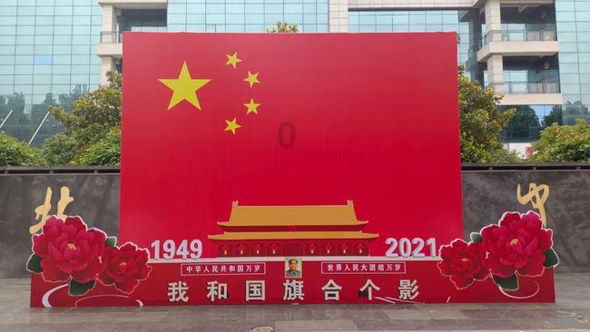 特斯拉中国定向OTA版本2023.44.32推送，支持超级充电桩停车位解锁等功能